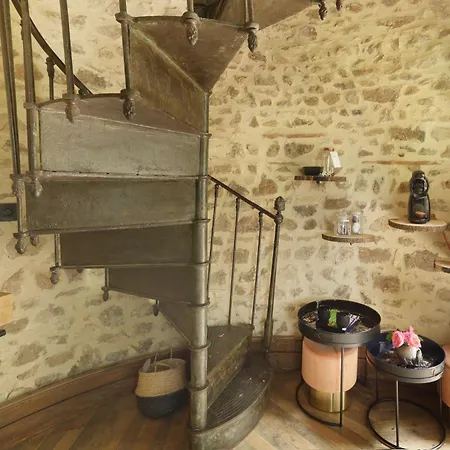 Semesterbostad Forrest Stone, Insolite 1h De Lyon, St Etienne Et Clermont Ferrand